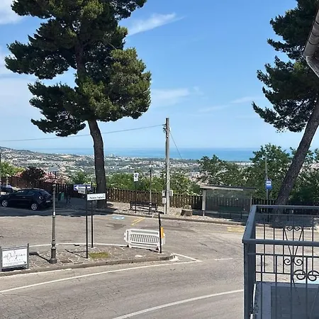 Lu Cantucce Di Francesc - Luce Sul Borgo E Chiara Sul Mare *